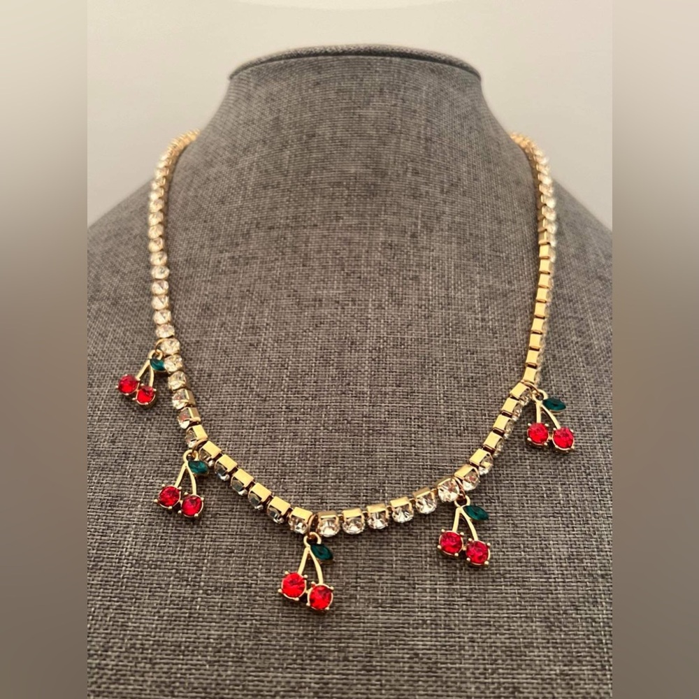 Tennis Necklace with rhinestones new Jewelry